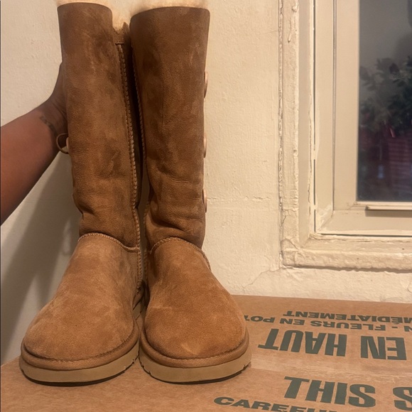 UGG Bailey Button - Picture 5 of 7